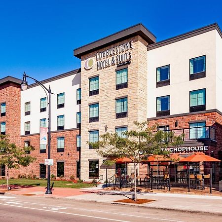 Cobblestone Hotel & Suites Superior Bagian luar foto