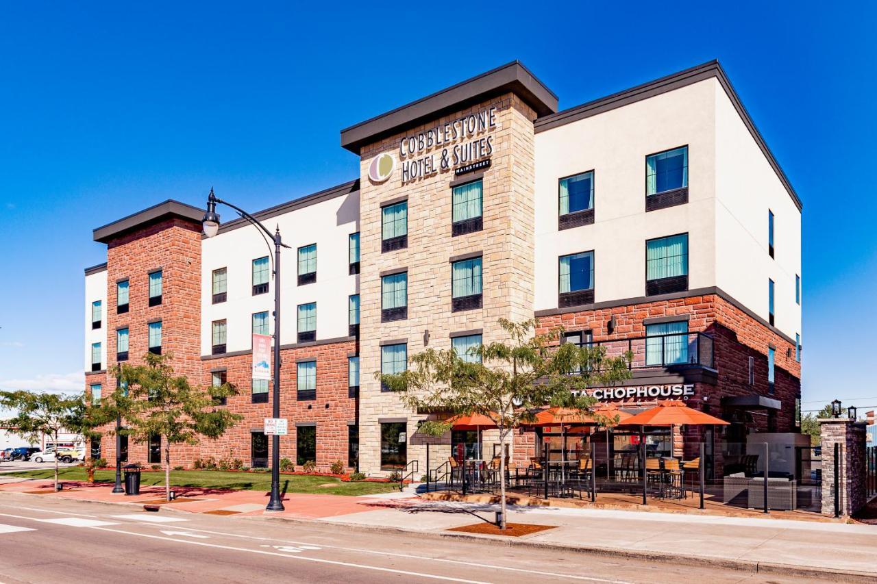 Cobblestone Hotel & Suites Superior Bagian luar foto