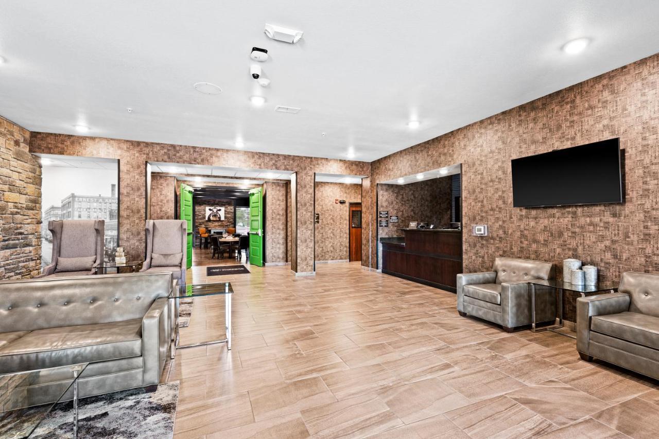 Cobblestone Hotel & Suites Superior Bagian luar foto