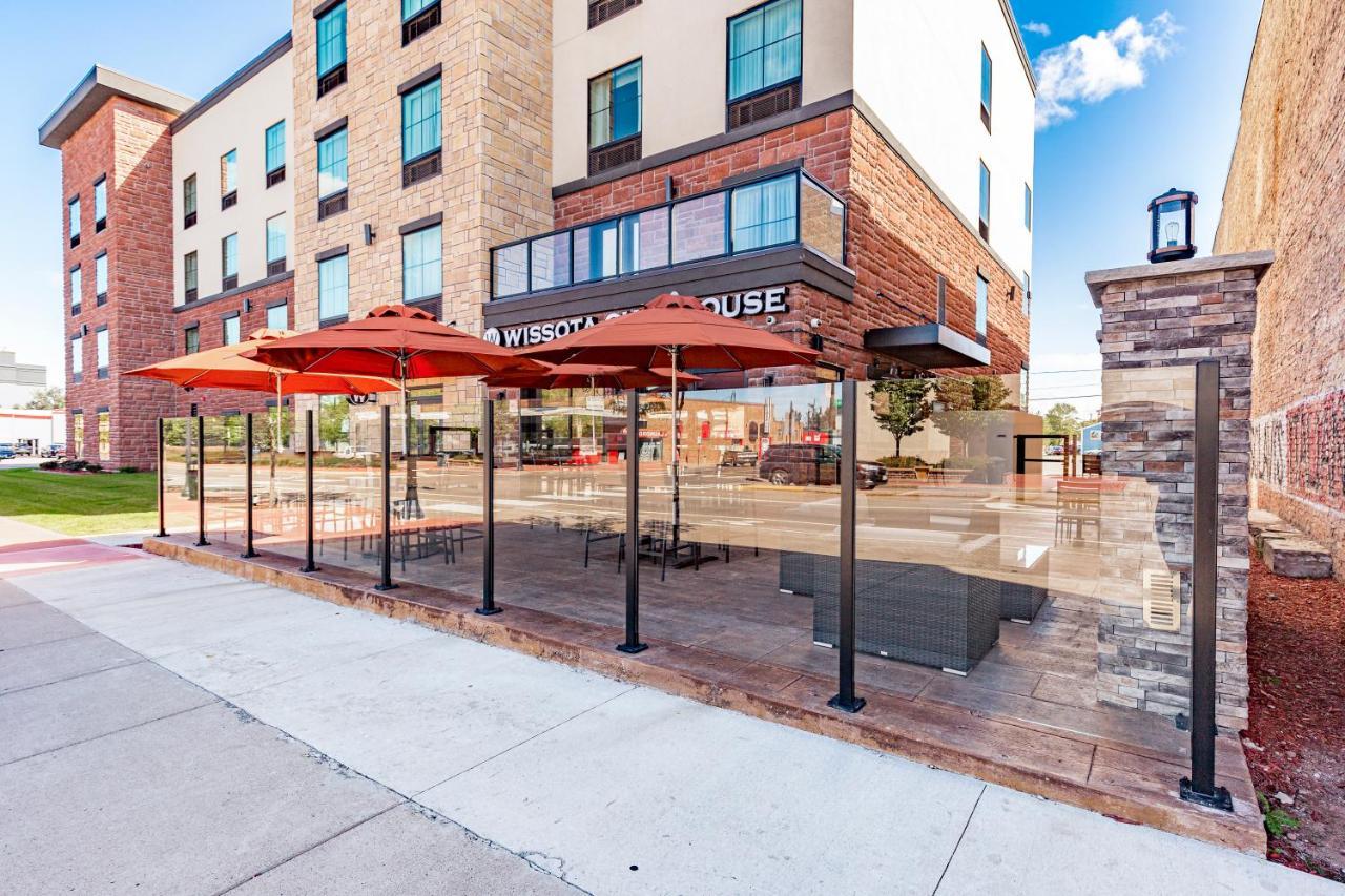 Cobblestone Hotel & Suites Superior Bagian luar foto