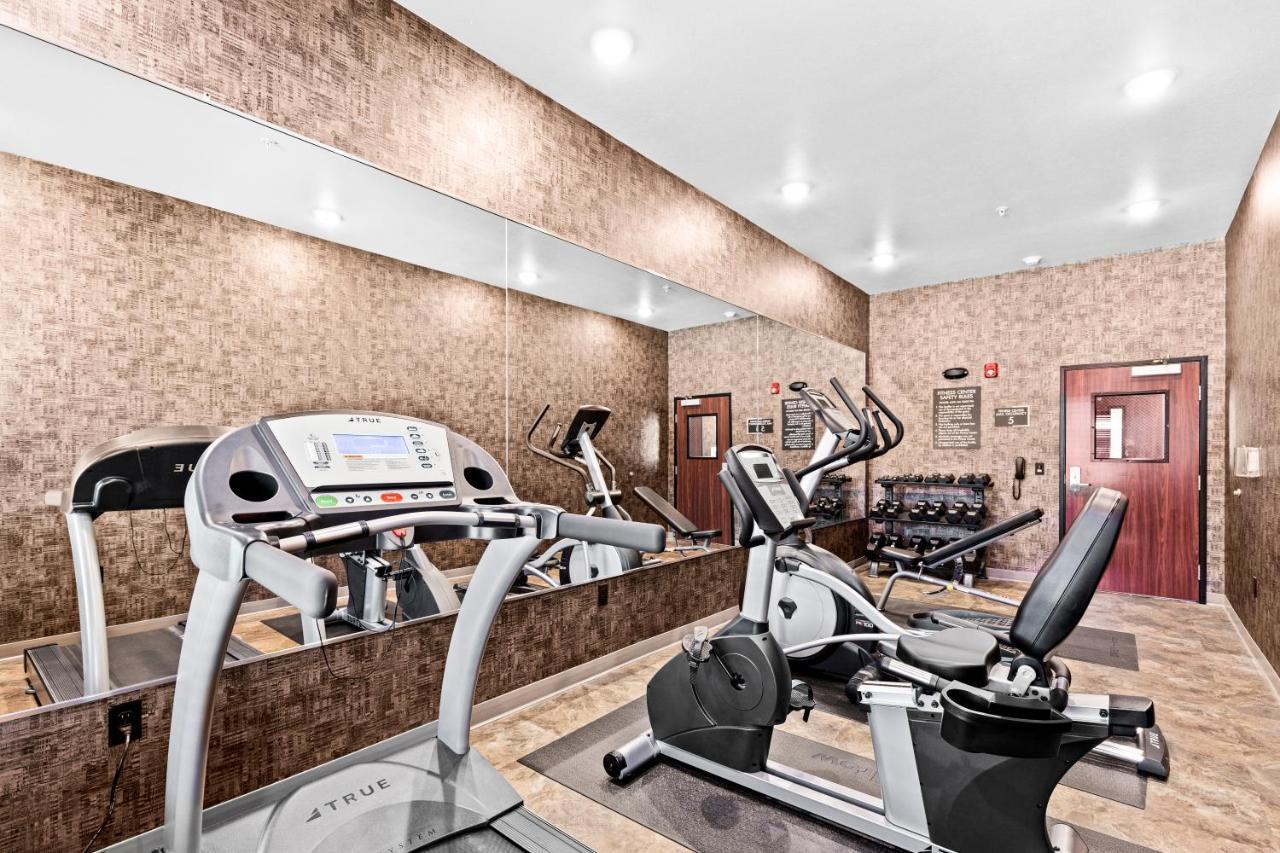 Cobblestone Hotel & Suites Superior Bagian luar foto