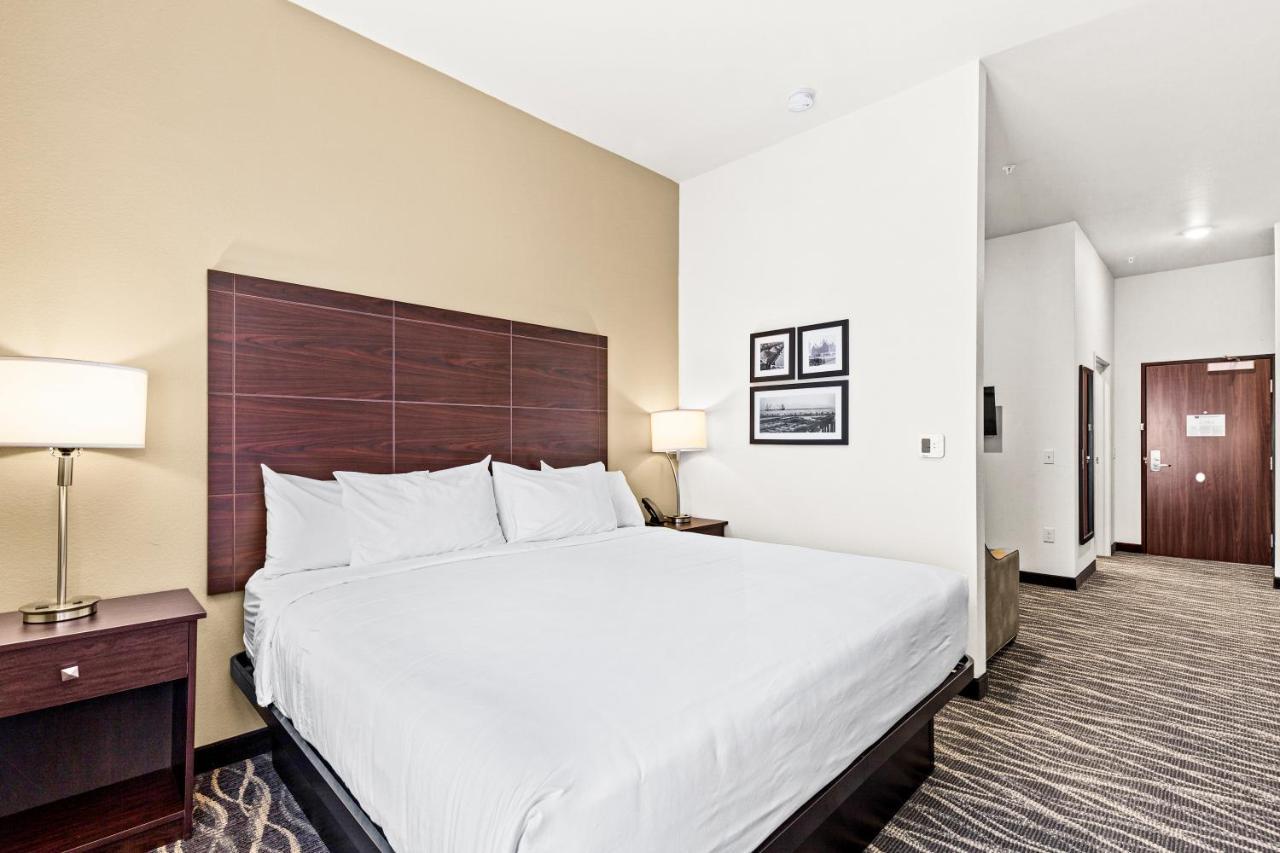 Cobblestone Hotel & Suites Superior Bagian luar foto