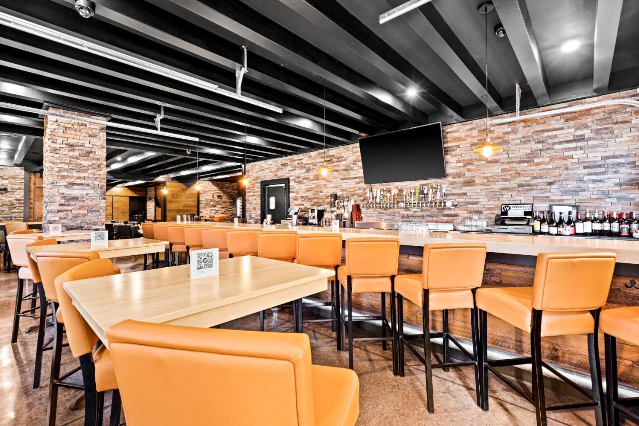Cobblestone Hotel & Suites Superior Bagian luar foto