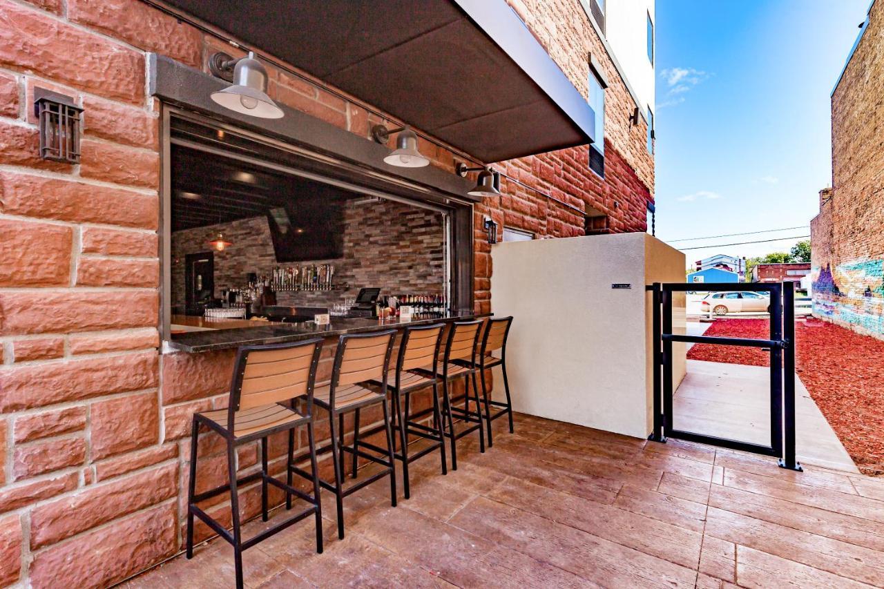 Cobblestone Hotel & Suites Superior Bagian luar foto