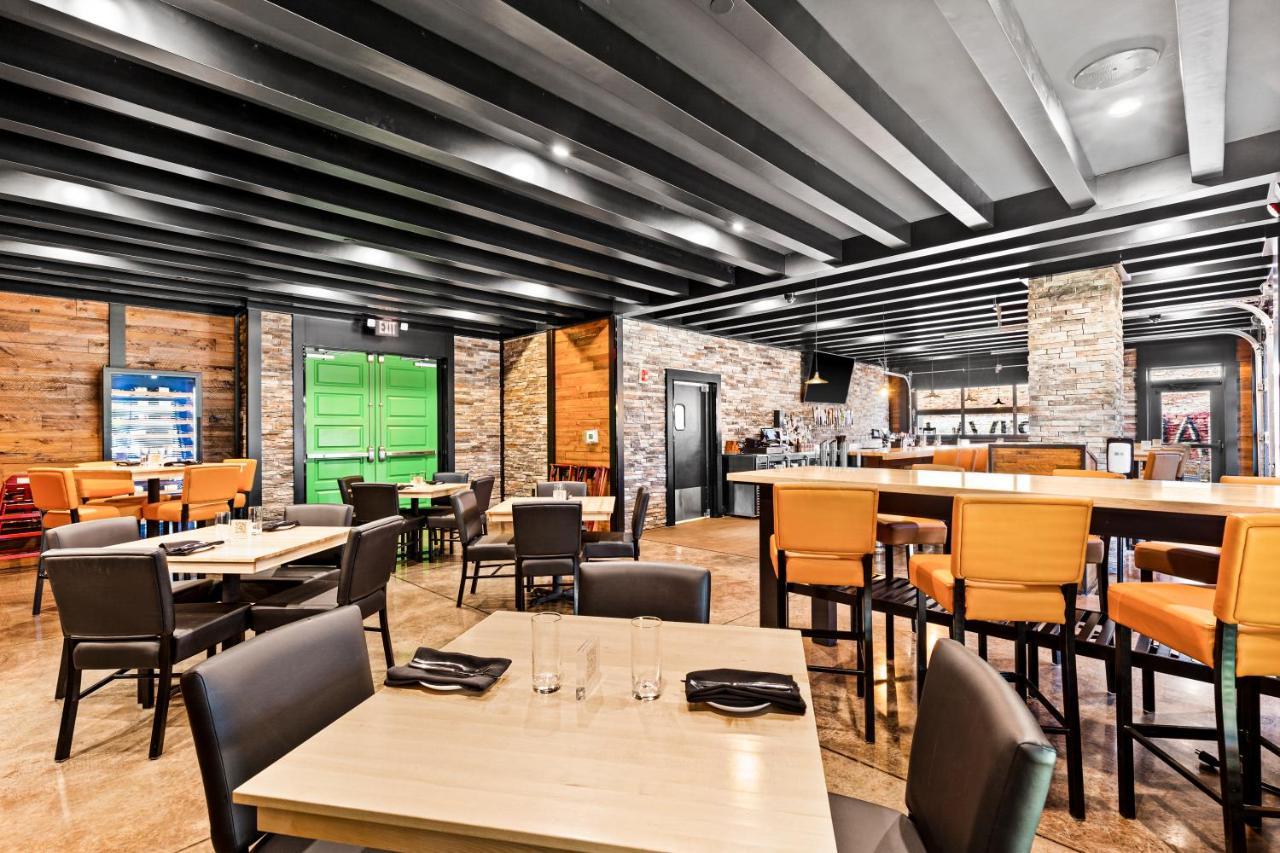 Cobblestone Hotel & Suites Superior Bagian luar foto