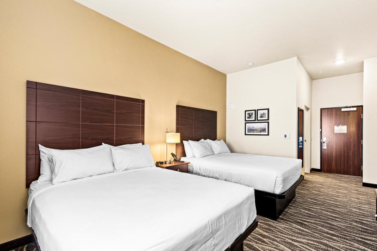 Cobblestone Hotel & Suites Superior Bagian luar foto