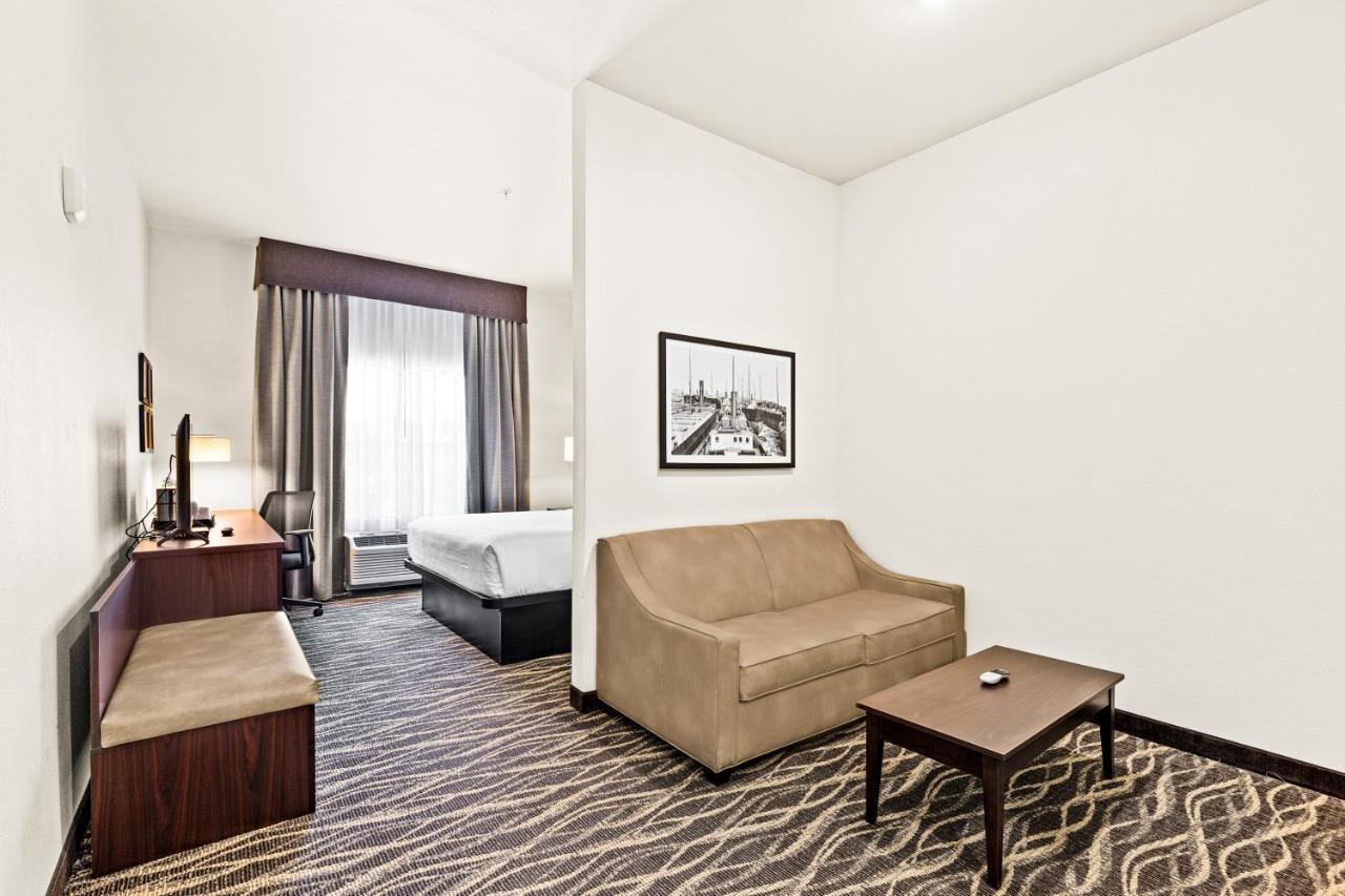 Cobblestone Hotel & Suites Superior Bagian luar foto
