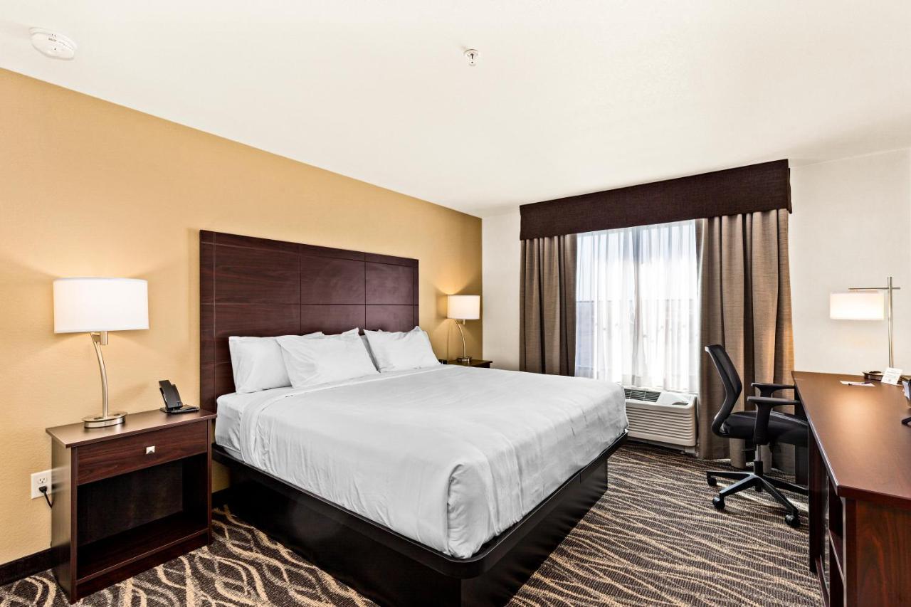 Cobblestone Hotel & Suites Superior Bagian luar foto