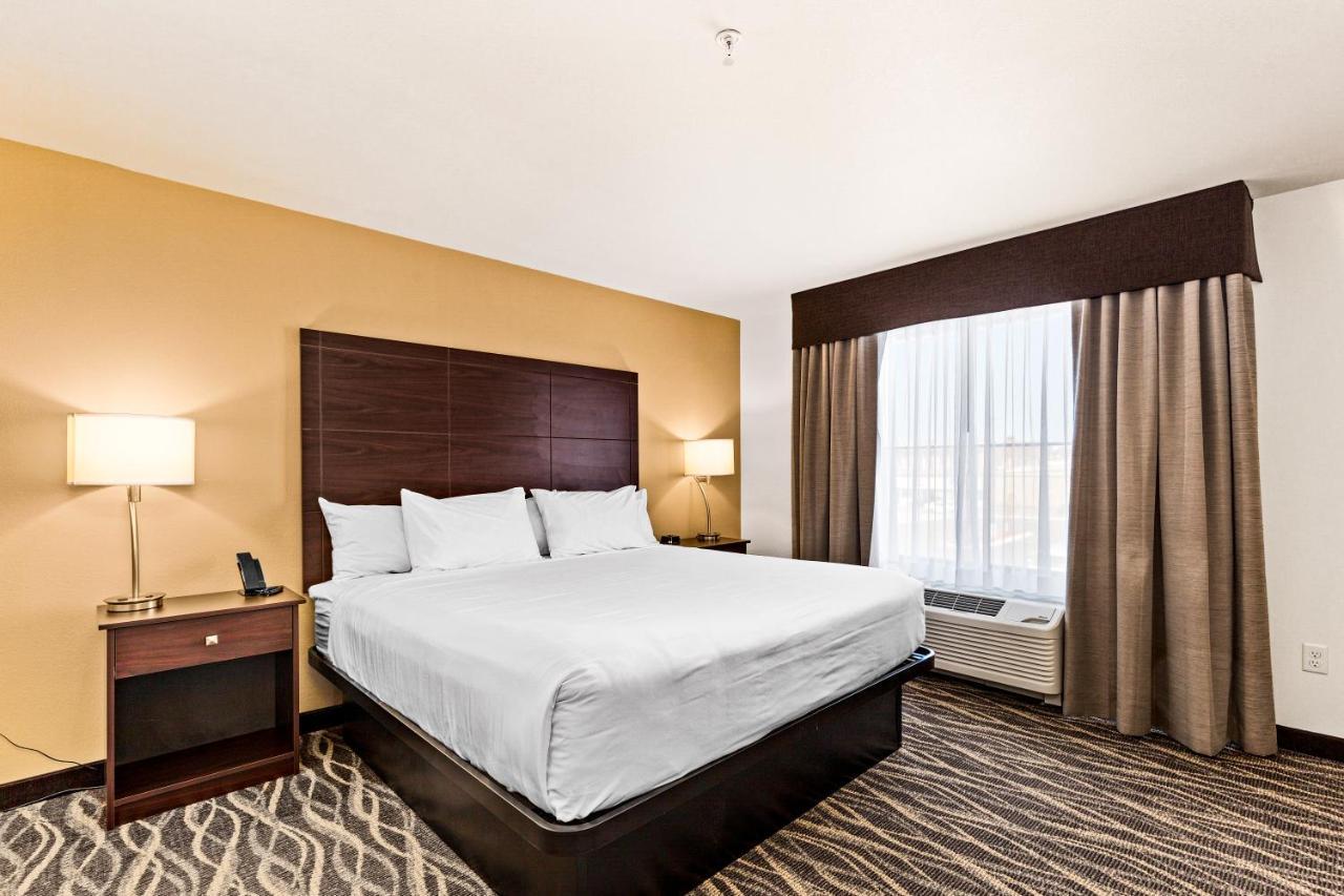Cobblestone Hotel & Suites Superior Bagian luar foto